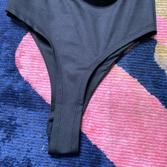 Fashion nova deep V body suit NEW - Picture 3 of 3